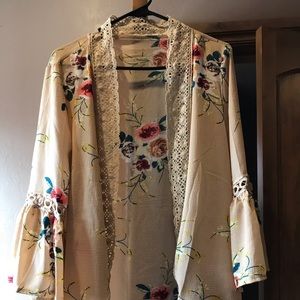 Light airy beautiful Komodo with lace